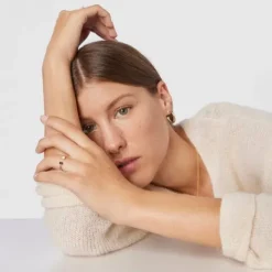 Anillo con baño de oro 18 kt sobre plata y ónix y perla Glory^TOUS Online
