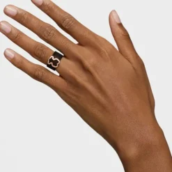 Anillo de acero IP negro con baño de oro rosa 18 kt sobre plata motivo silueta oso Icon Mesh^TOUS Outlet