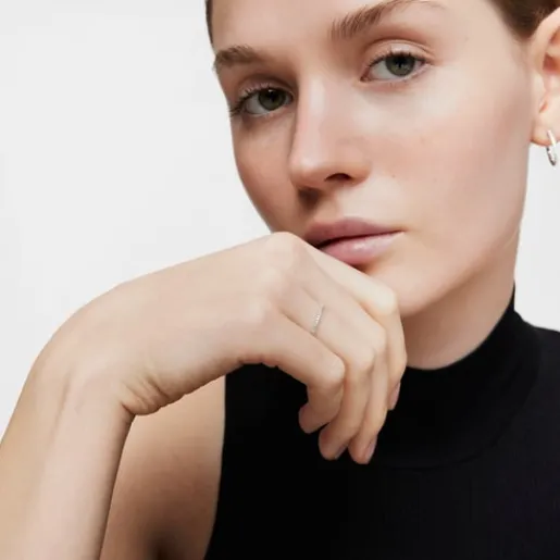 Anillo media alianza pequeña de oro blanco con diamantes Les Classiques^TOUS