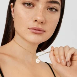 Colgante Cáncer con baño de oro 18 kt sobre plata, nácar y topacios Horoscope^TOUS Discount