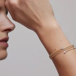 Pulsera espiral de oro con dos diamantes ATELIER^TOUS Clearance