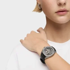 Reloj analógico automático con caja de titanio y brazalete de caucho negro Now^TOUS Best
