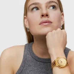 Reloj analógico con brazalete de acero IPG dorado y esfera dorada Now^TOUS New