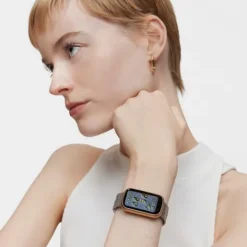 Reloj smartwatch con brazalete de acero y caja de aluminio en color IPG dorado T-Band Mesh^TOUS Outlet