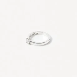 Solitario de oro blanco con diamante ATELIER UNIQUE PIECES^TOUS New