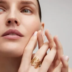 Sortija de oro con diamante ATELIER^TOUS